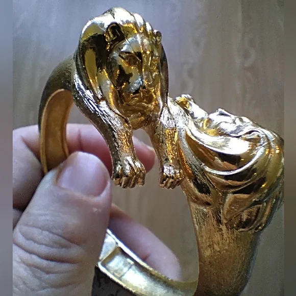 Vintage Trifari RARE 1960s Big Cat Fighting Dueling Hinged Clamper Bracelet
